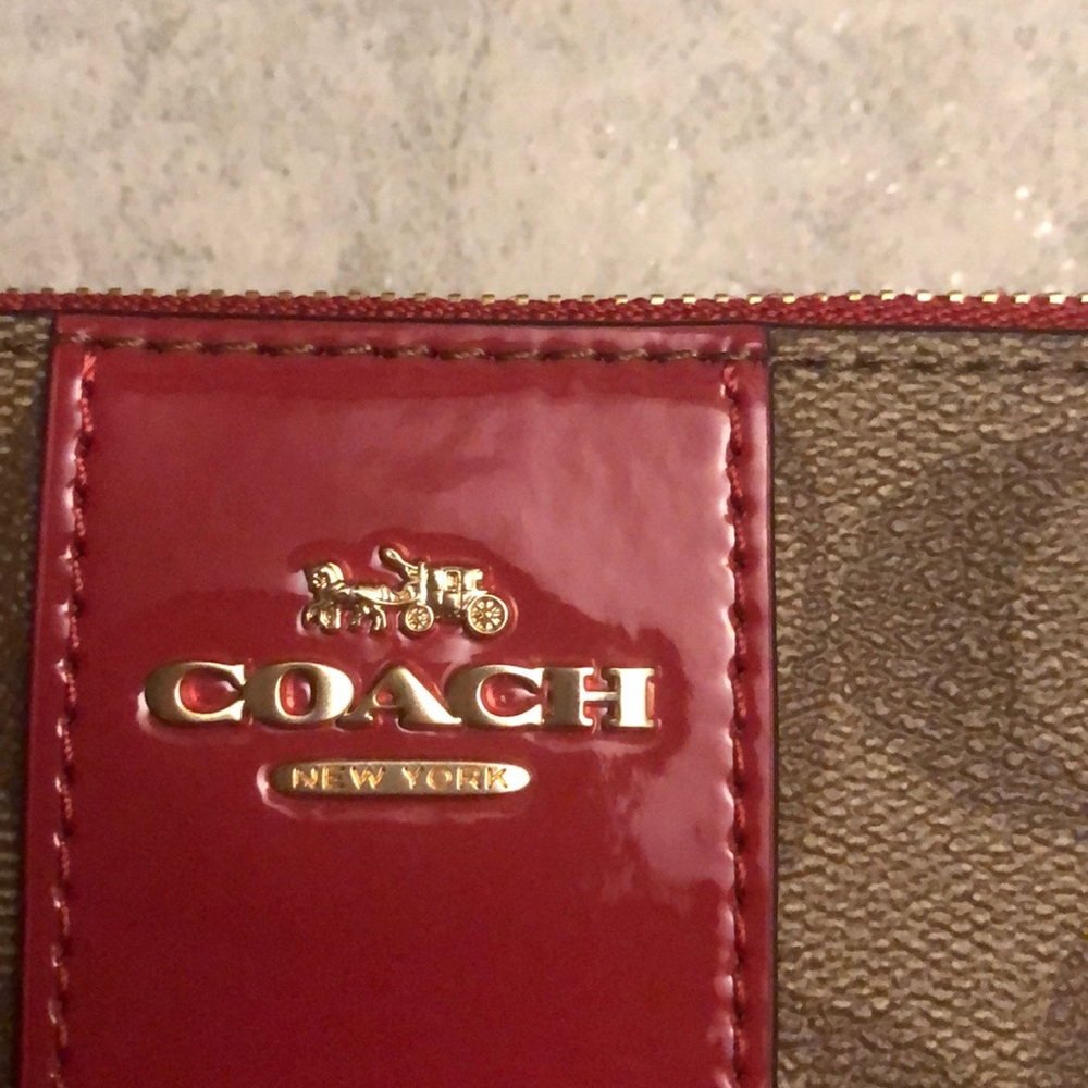 Coach Corner ZIP Wristlet in Signature Canvas - Picture 2 of 7